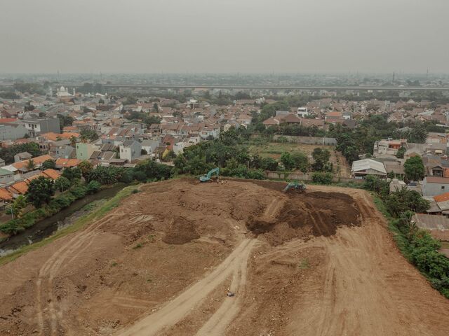 Construction of a new water treatment facility in Buaran, East Jakarta. 