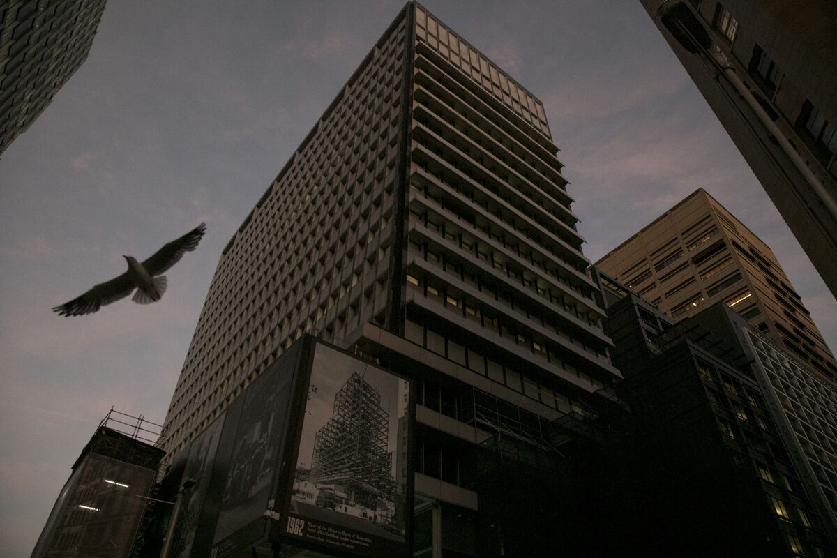 bloomberg.com - Nasteho Said - Australia May Weigh Early Rate Hike as Economy Nears Speed Limit