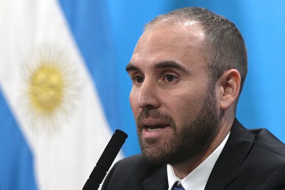 Argentina to Work With Debt Holders If Offer Rejected, Minister Says