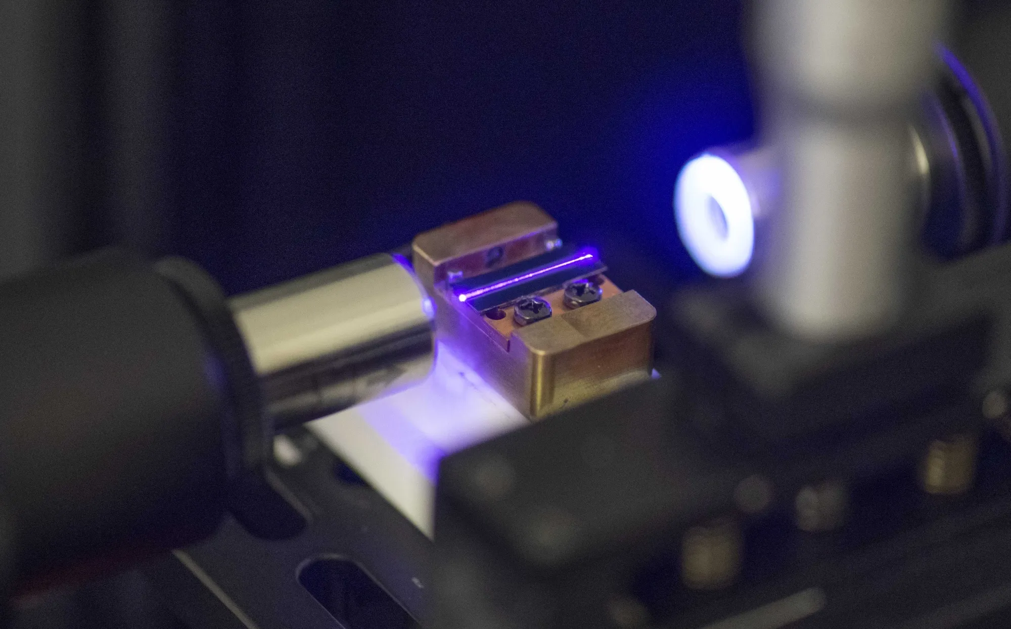 A laser tests the optical waveguide of a quantum computing chip.