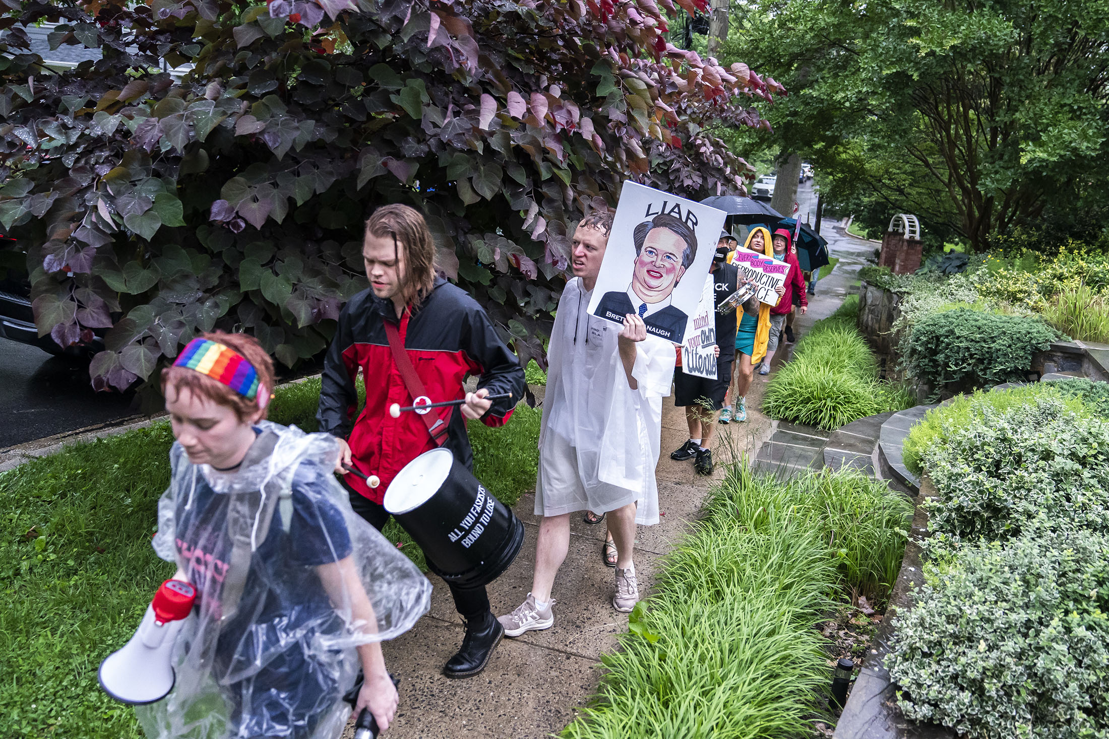 Top Court Demands an End to Protests at Justices' Homes - Bloomberg