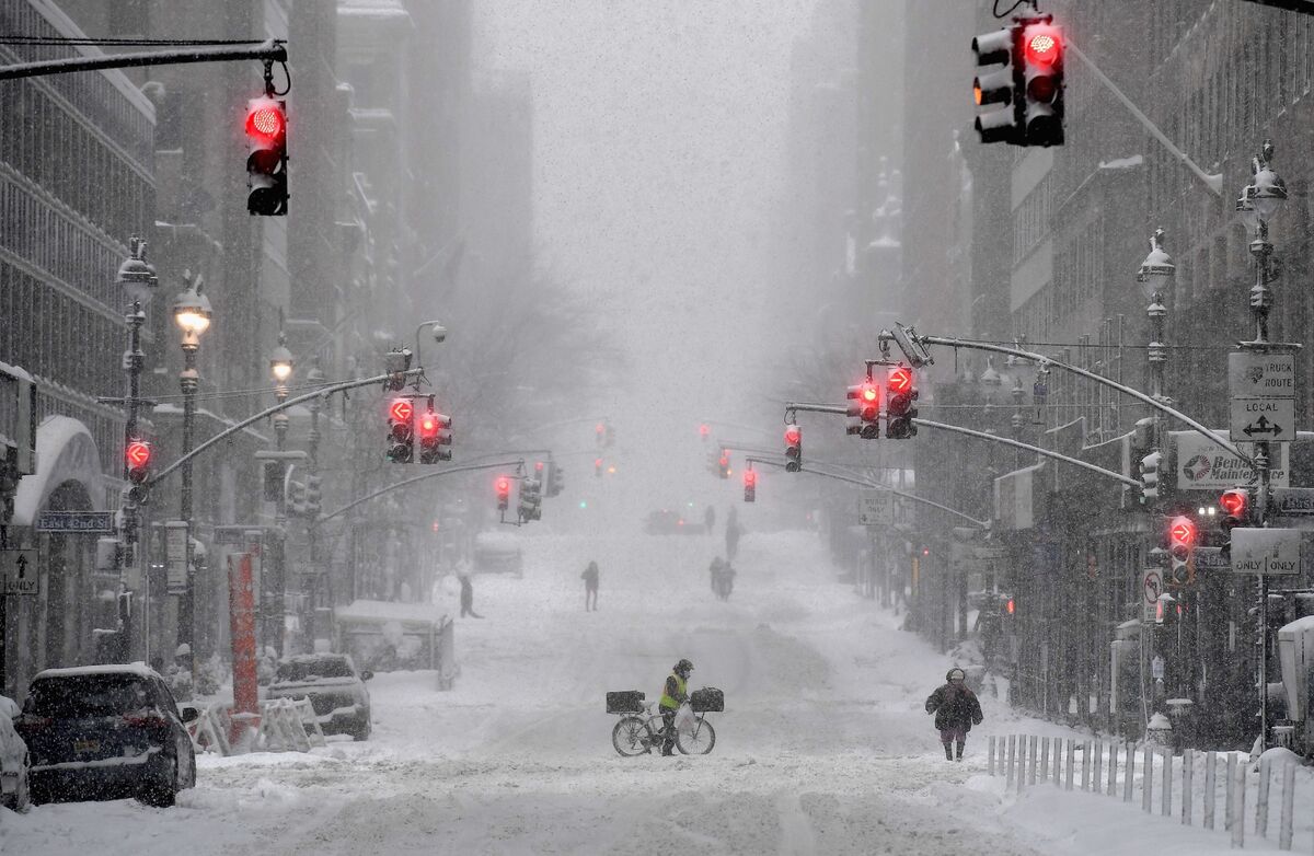 New York Snow Entered Record Books as City Dug Out - Bloomberg