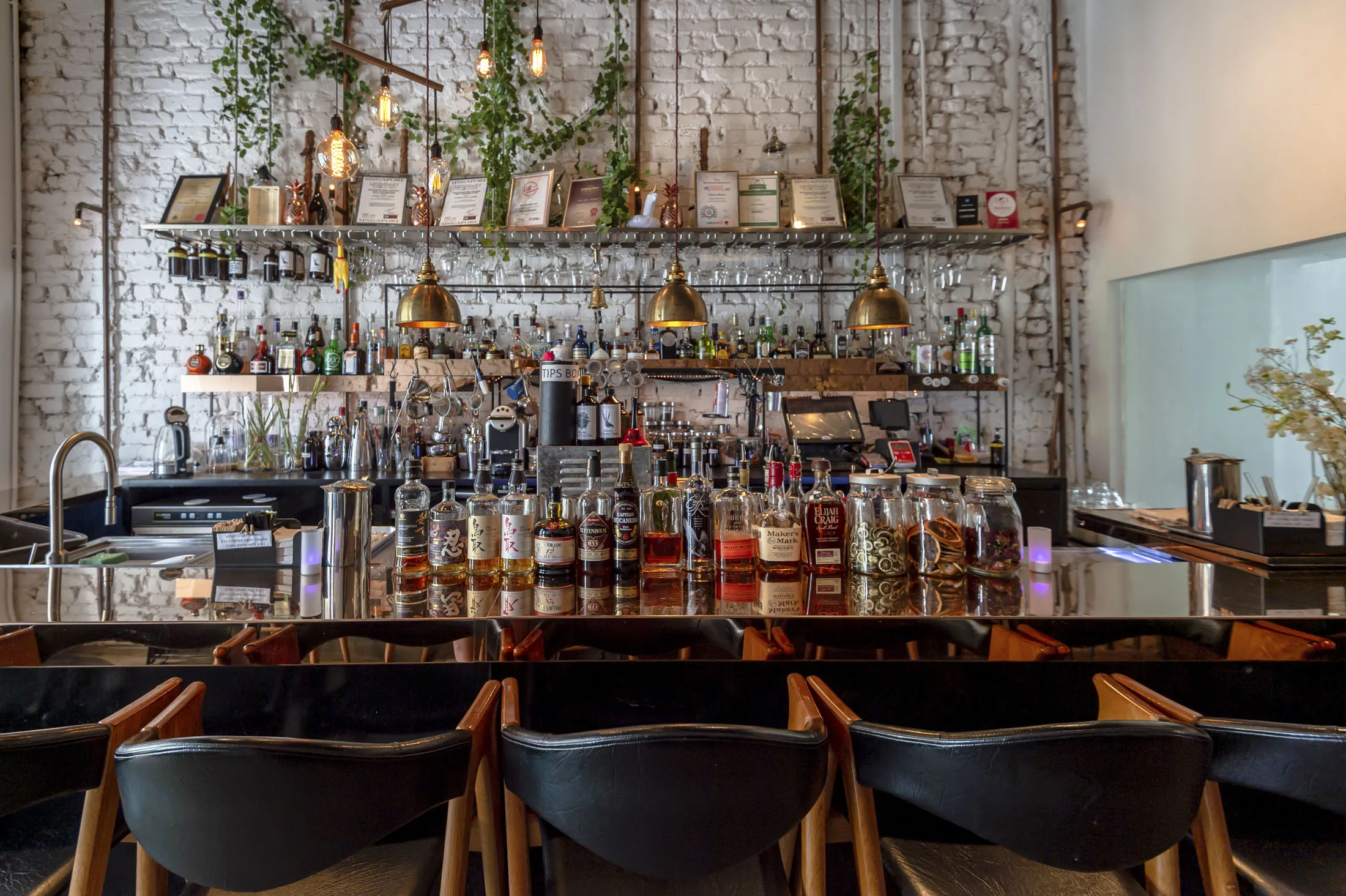 Crypto Fans in Singapore Gather at Restaurants Joo Bar, Maison Ikkoku -  Bloomberg