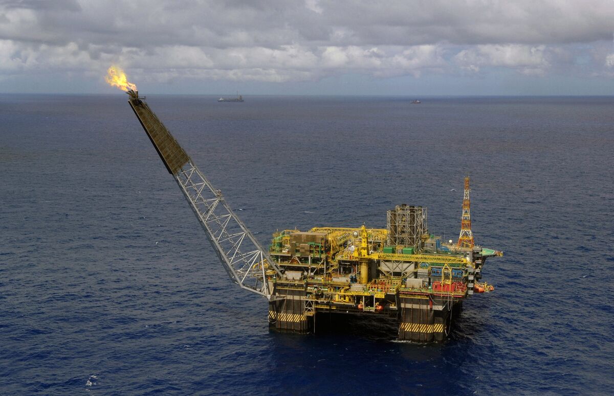 bloomberg.com - Mariana Durao - Petrobras P-52 Platform Remains Shut Nine Months After Gas Leak