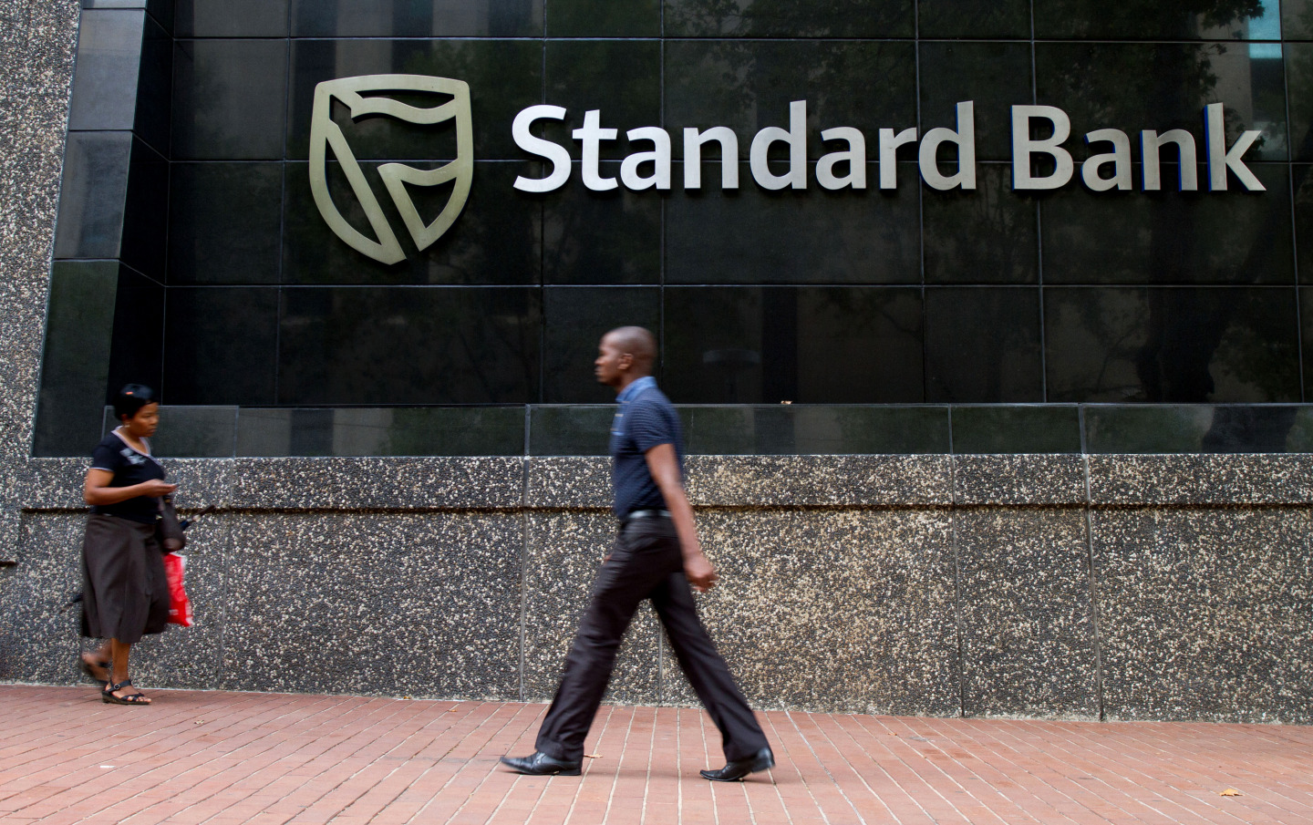 Standard Bank to Shut 91 S. African Branches, Risking 1,200 Jobs