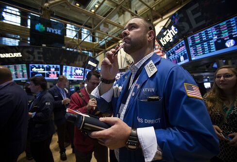 U.S. Stocks Advance as Data Overshadow Fiscal Cliff Concern