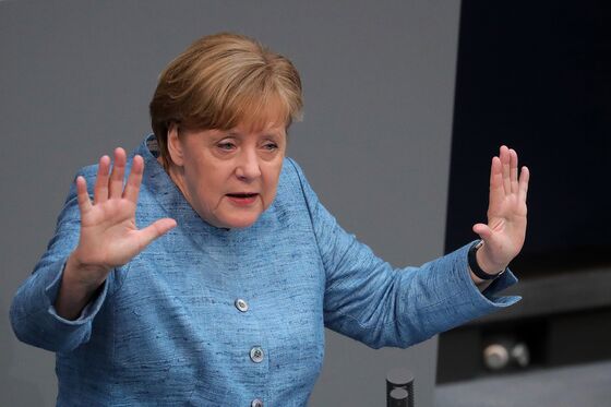Merkel Makes Big Sell for Euro as `Best Guarantee' for Peace