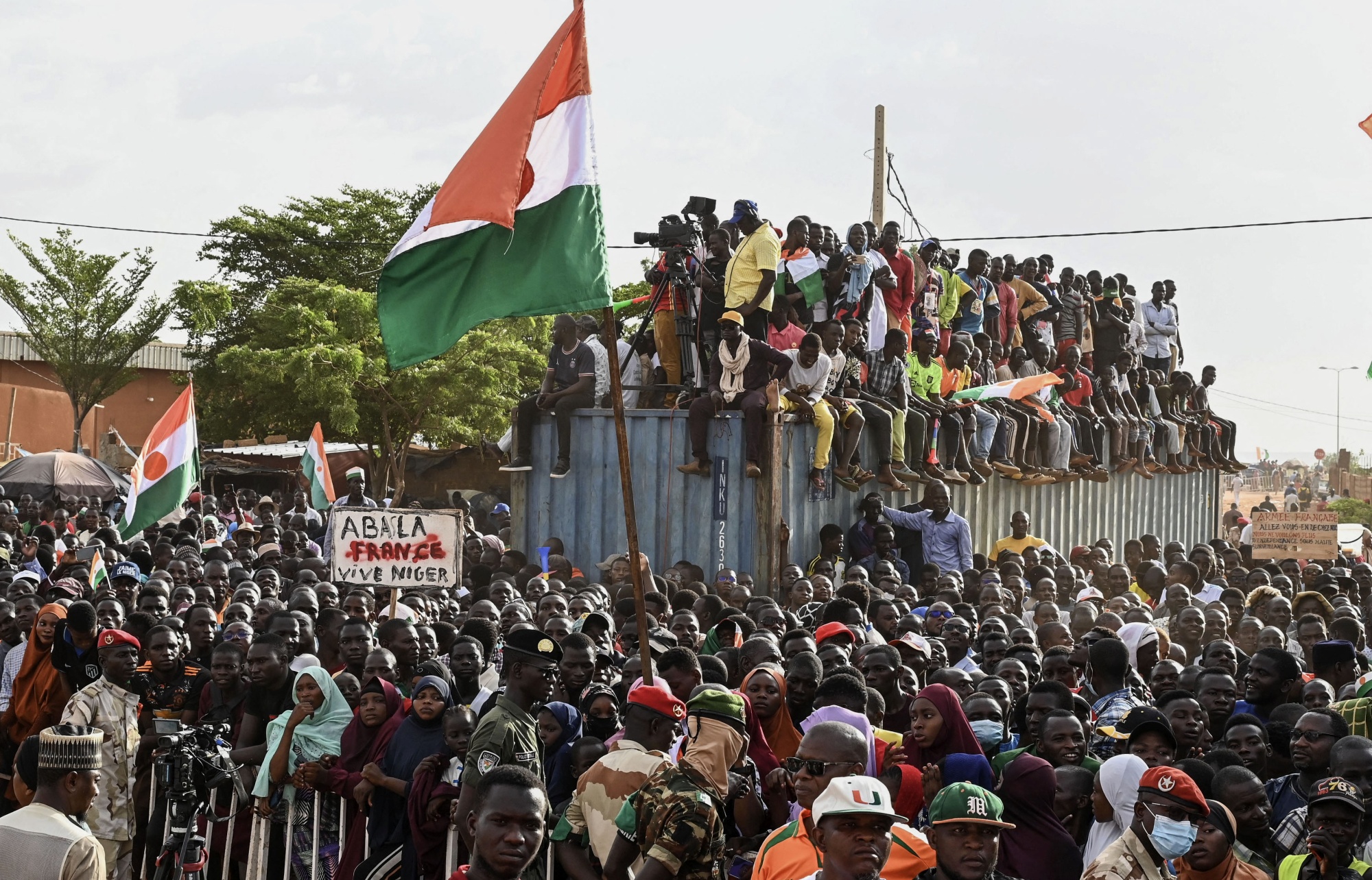 French Ambassador Exits Niger After Standoff With Military Junta ...