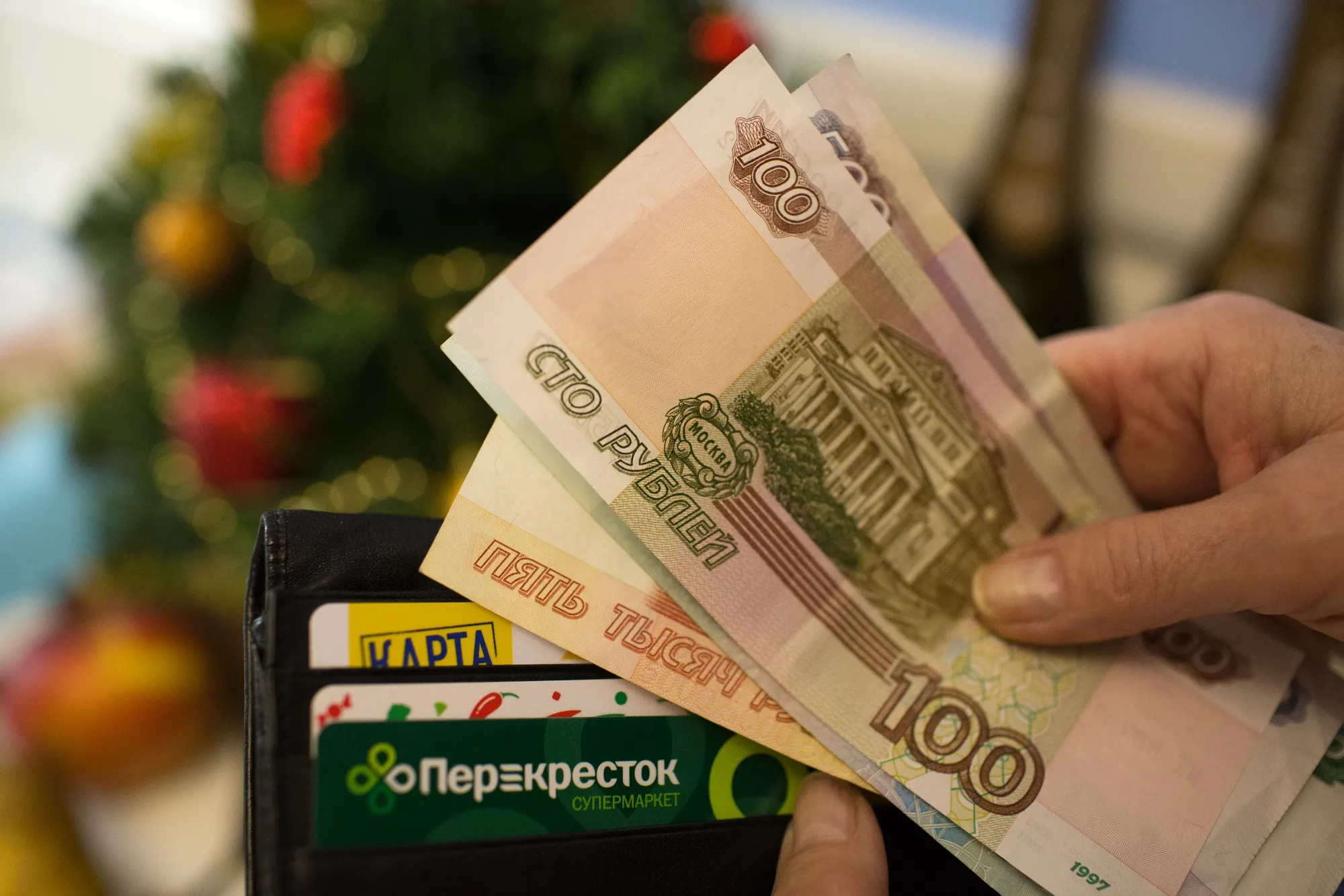 Russia Still Waiting For Putin's Economic Rebound 