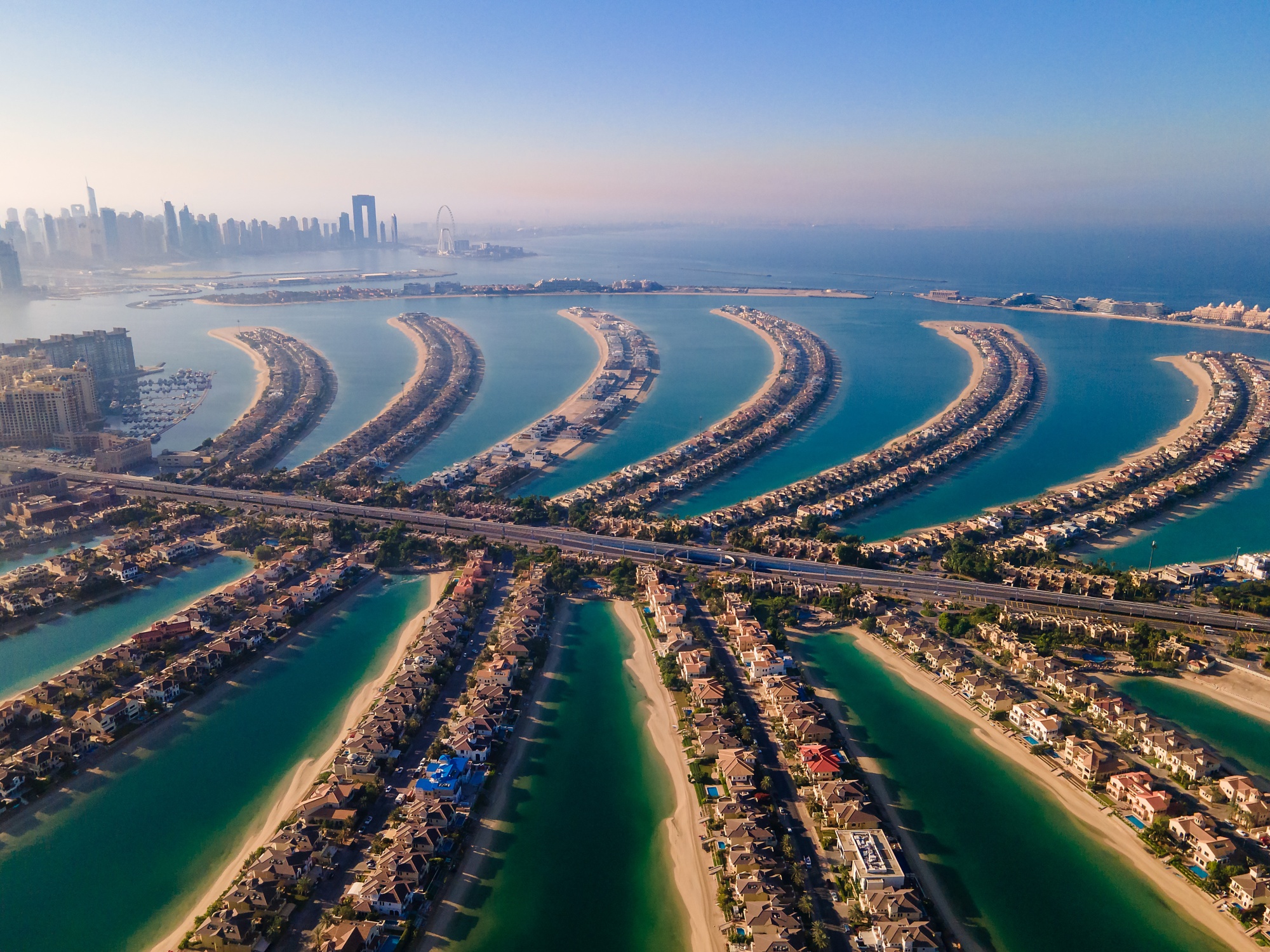 Dubai Mansion Sales Soar as Wealthy Flock to Palm-Shaped Island - Bloomberg