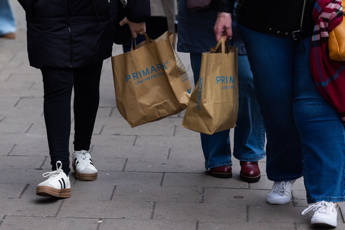 Lạm phát tại Anh giảm lần đầu tiên kể từ tháng 3 trước thềm công bố kế hoạch ngân sách