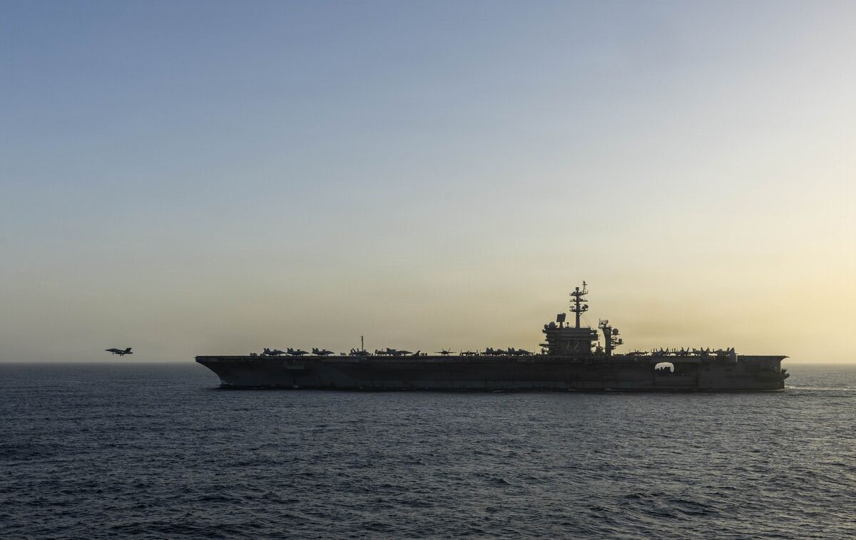 USS Lincoln Scrutiny Amplifies Democrats’ Iran War Critiques