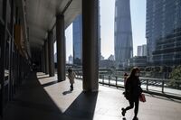 Commuters in Shanghai as China Stocks’ Strong Start to New Year Falters Near Record High