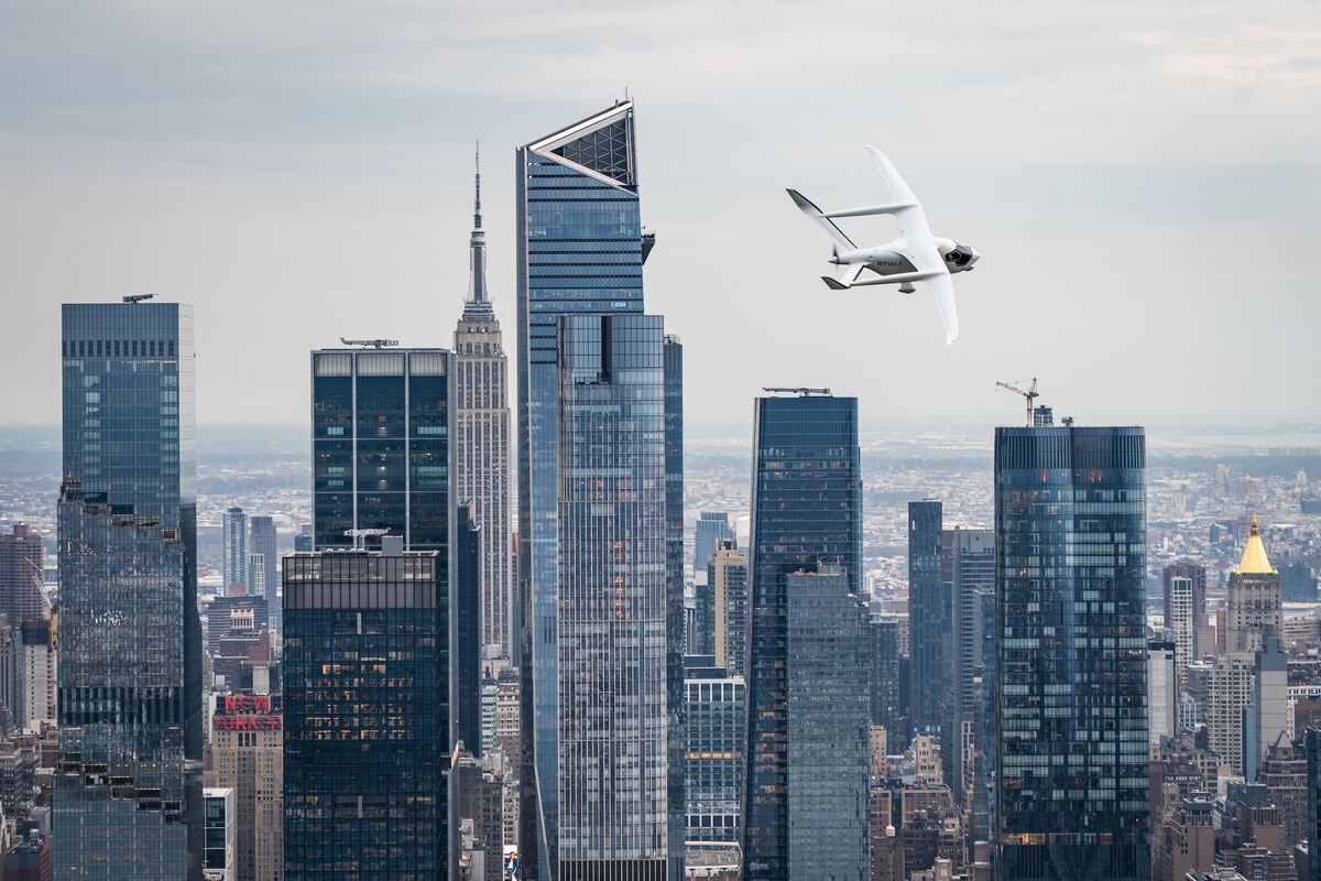 NYC’s Noisy Skies Get Electric With Beta’s Demo Flight Into JFK - Bloomberg.com