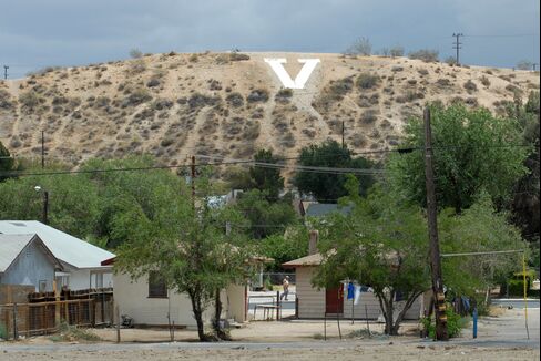 California Boomtown’s Air Base Turns White Elephant