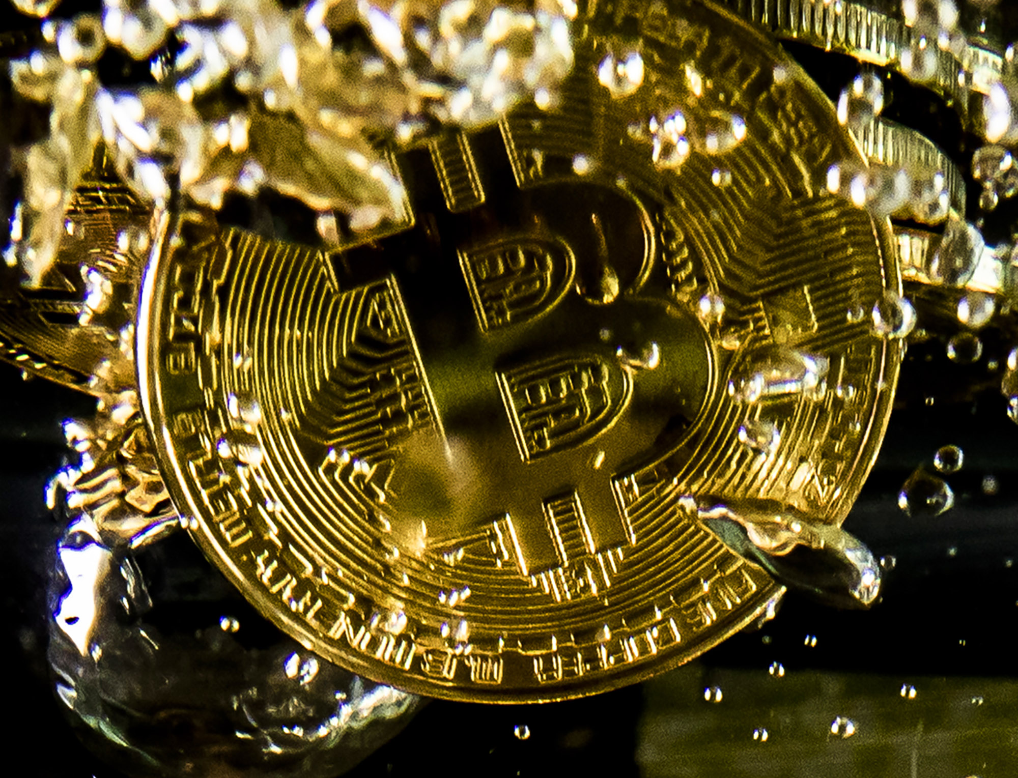 kaip investuoti į bitcoin neperkant bitcoin bloomberg