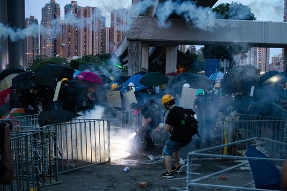 Hong Kong Police Fire Tear Gas at Protesters in Residential Area