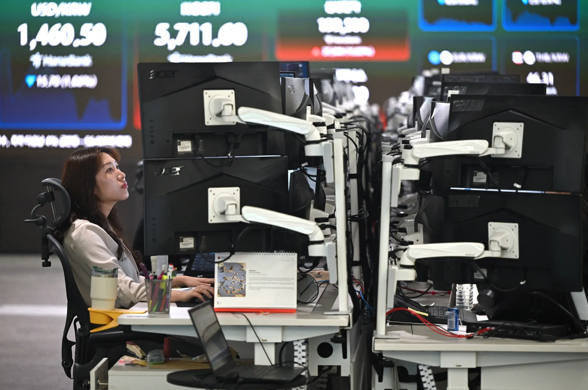 Steadfast in the face of rollercoaster market moves.
Photo: Jung Yeon-je /AFP/Getty Images