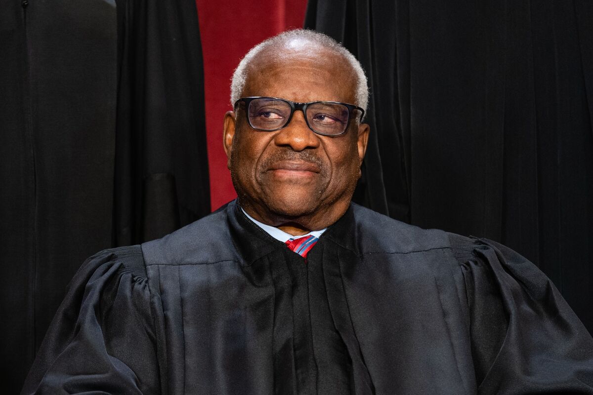 Clarence Thomas Ethics Review Queried by US Court Leader in 2012 - Bloomberg