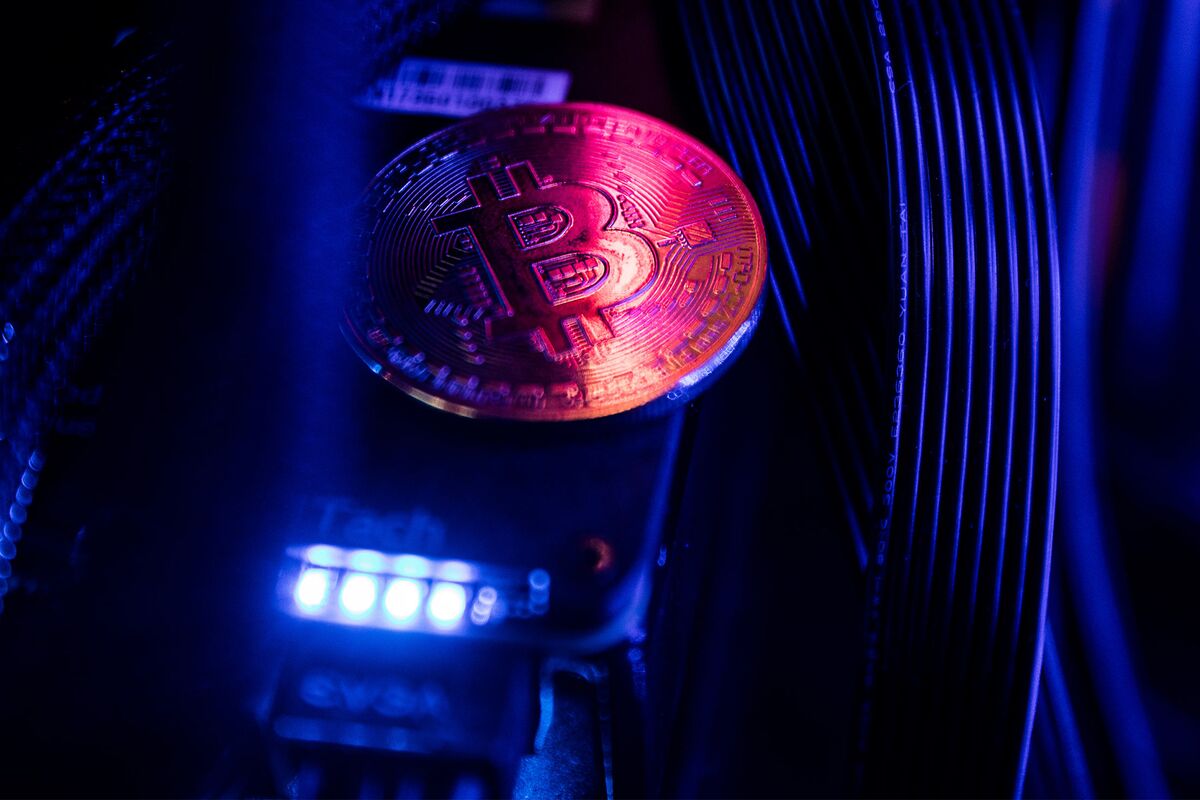 sudden crypto drop sends bitcoin to three-week low