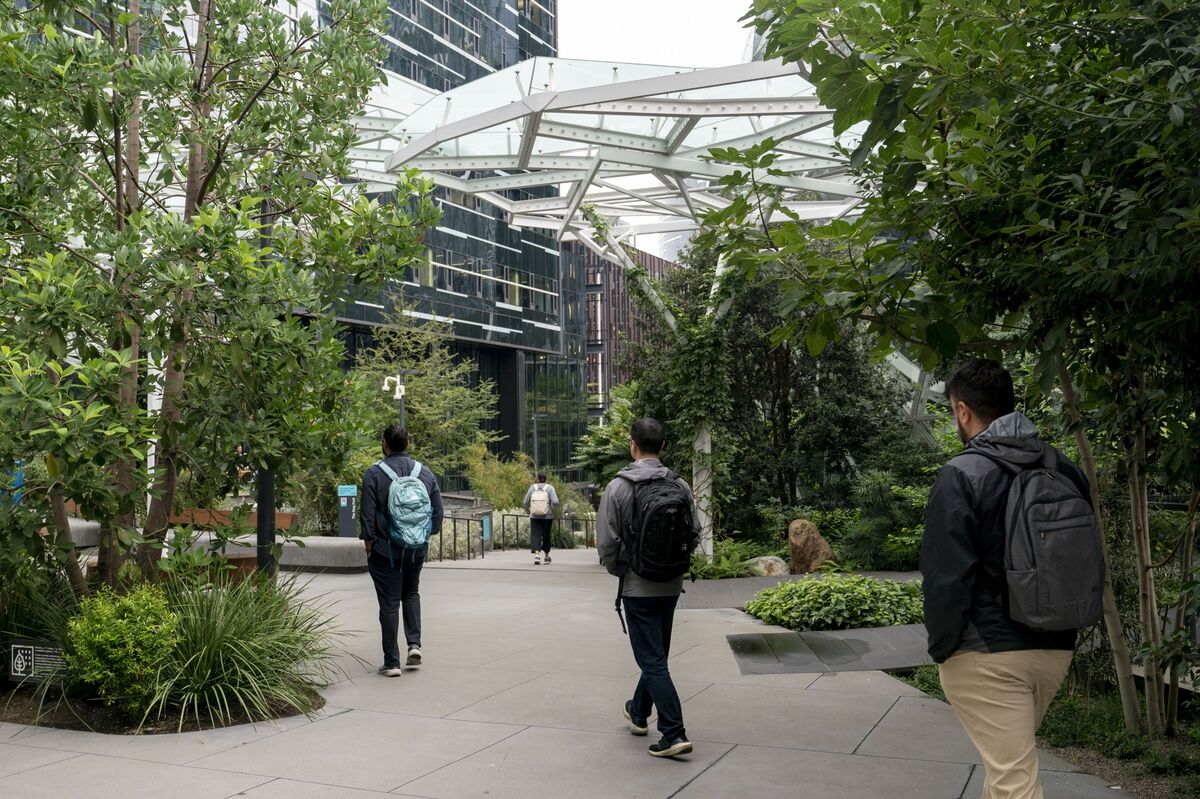 Amazon Orders Employees to Relocate to Seattle and Other Hubs