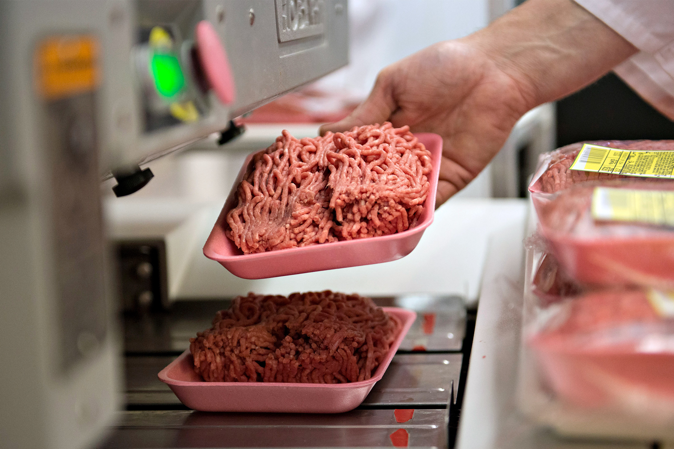 US Ground Beef Is Tested for Bird Flu by Regulators - Bloomberg