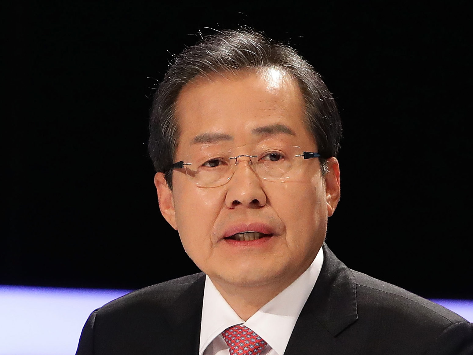 south-korean-presidential-candidate-vows-to-end-deal-with-north-bloomberg