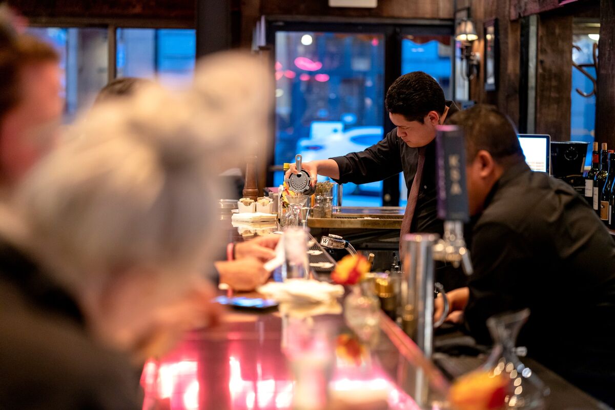 US Service Sector Experiences Unexpected Decline Amidst Heightened Global Tensions