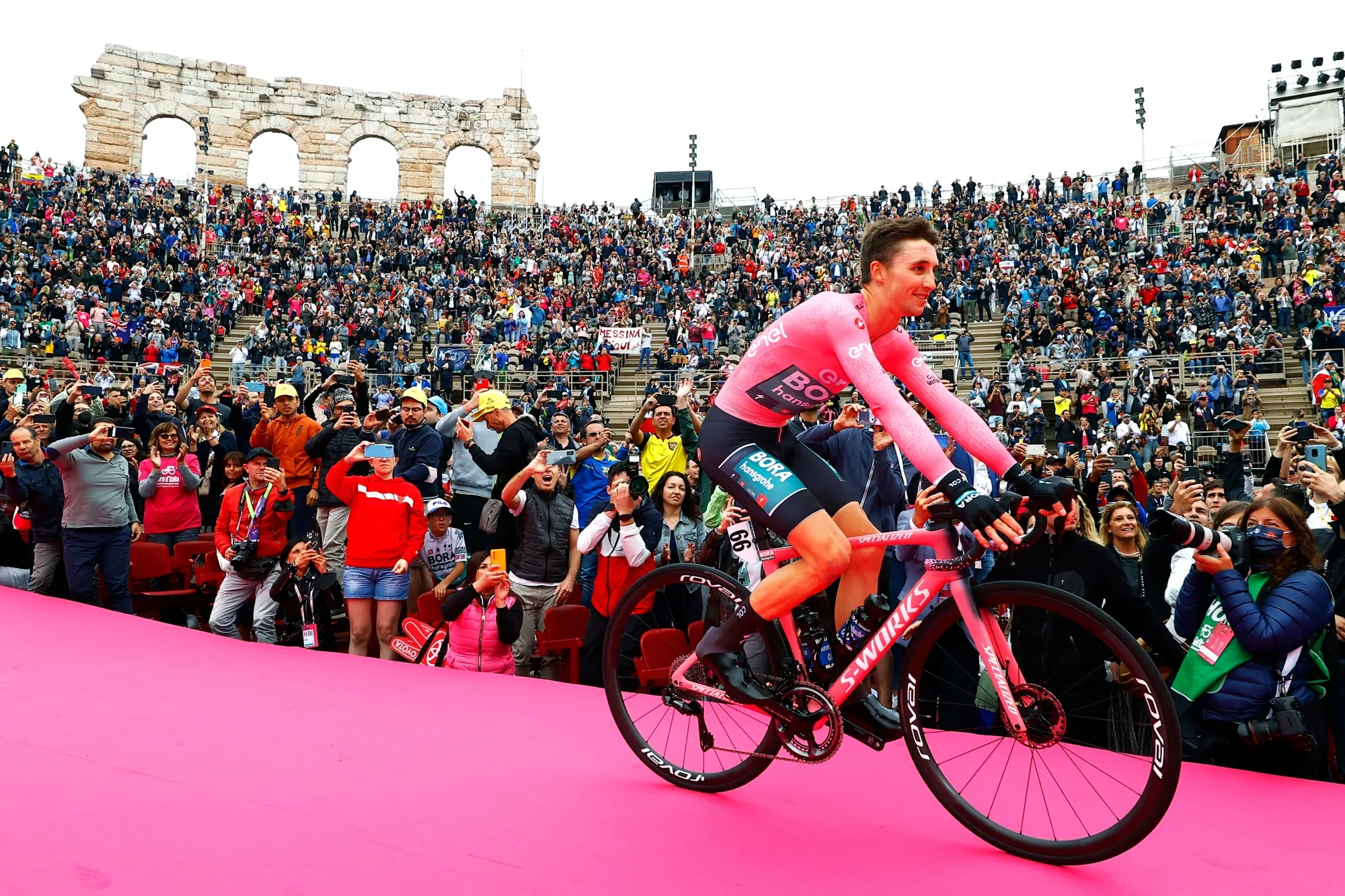 Jai Hindley enters the Verona arena after competing in the 21st and final stage, to win the Giro d’Italia 2022&nbsp;on May 29.