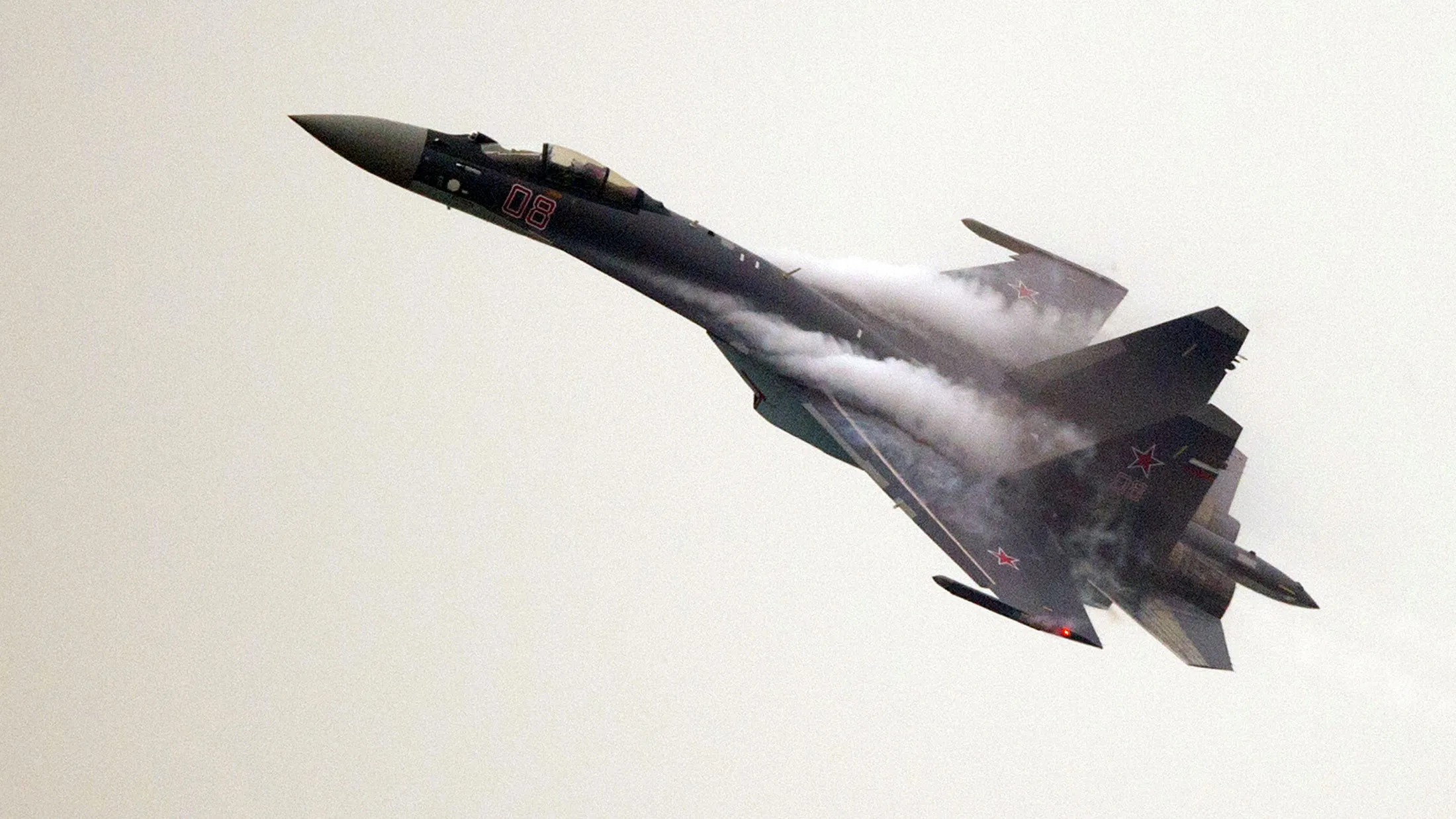 A Sukhoi SU-35 fighter jet performs during a test flight ahead of the Airshow China 2014 in Zhuhai on Nov. 10, 2014.
