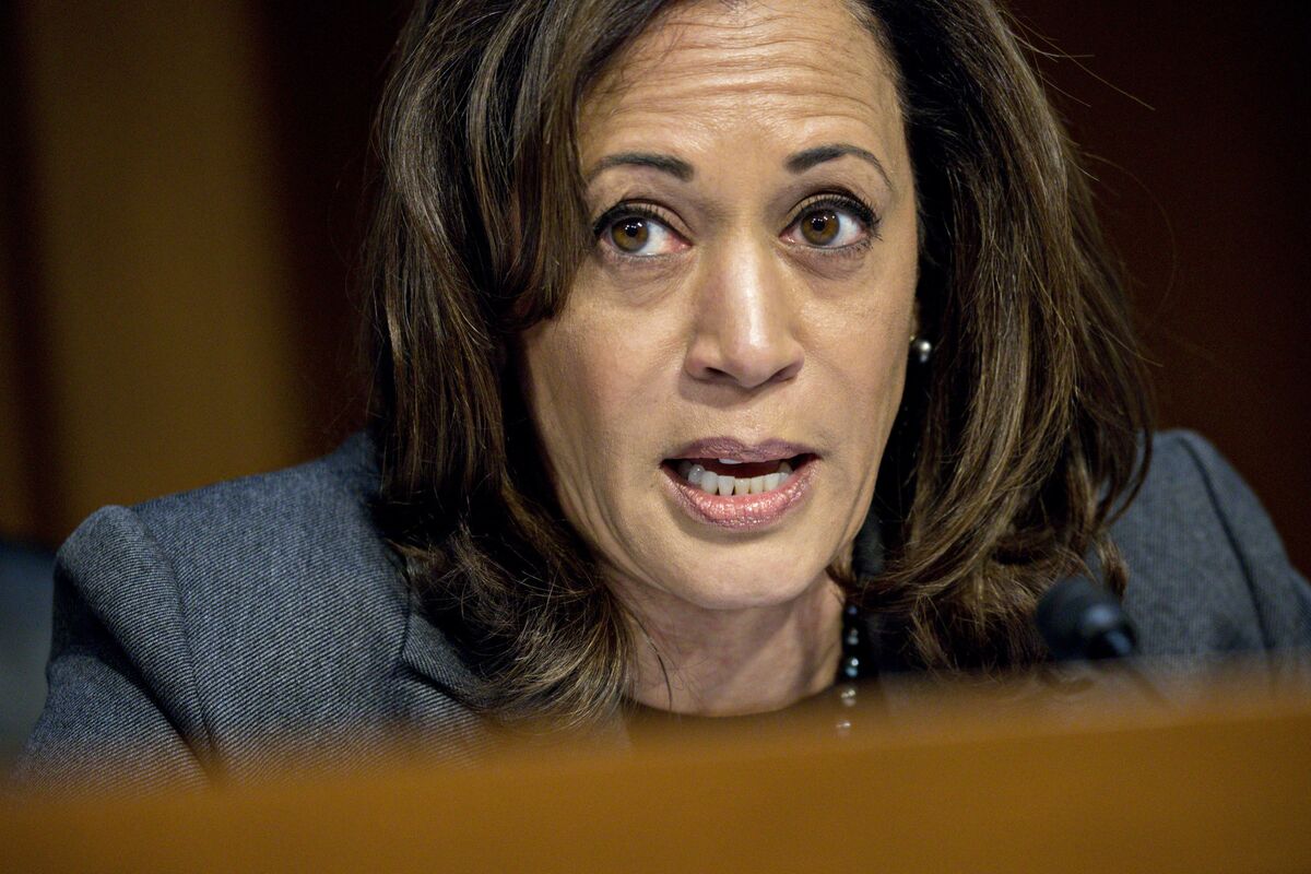 Trump Eyeing Disaster Funds For Wall `Outrageous,' Harris Says - Bloomberg