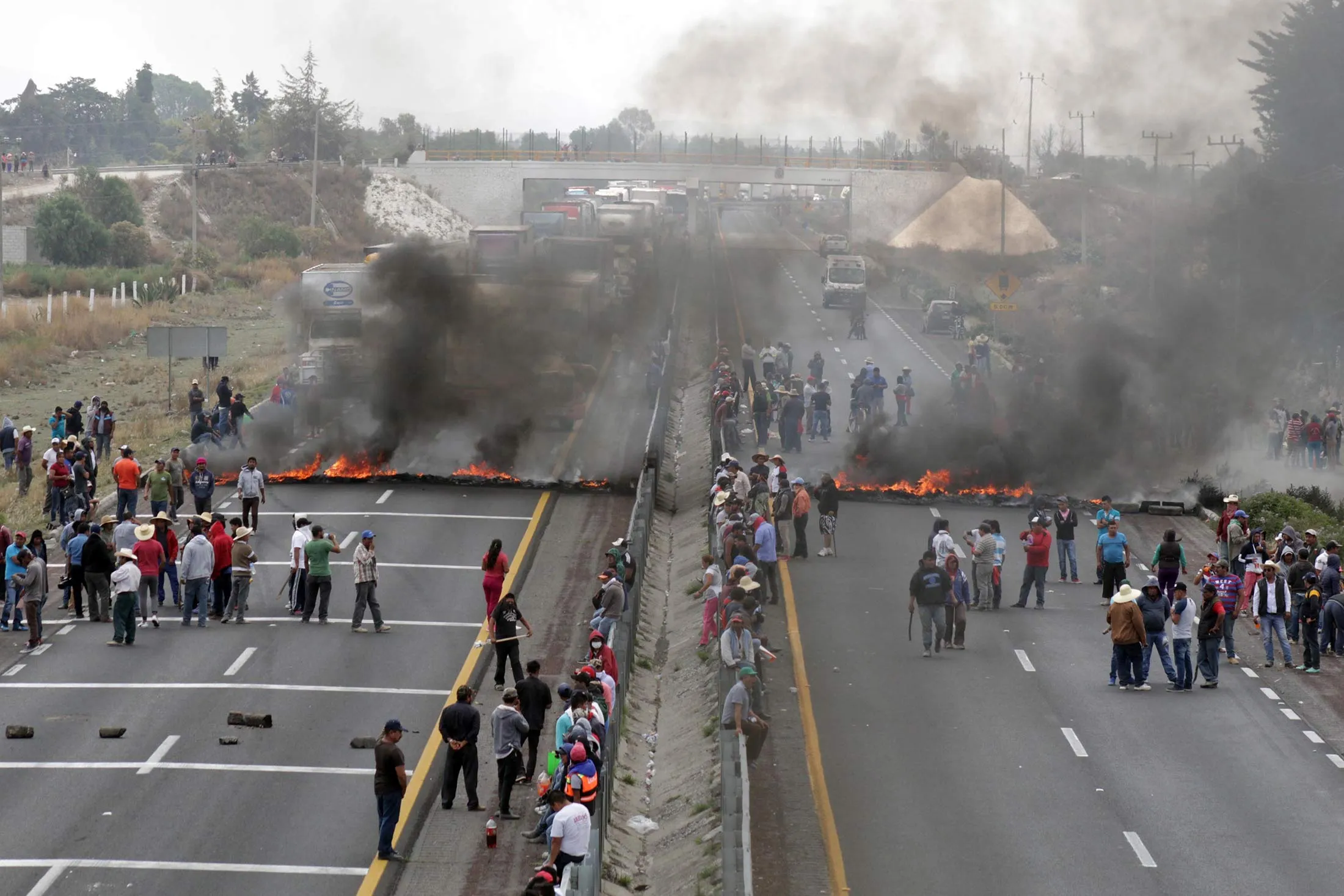 A blockade on the&nbsp;Puebla-Orizaba highway to protest a May 3 roundup of suspected gasoline thieves.
