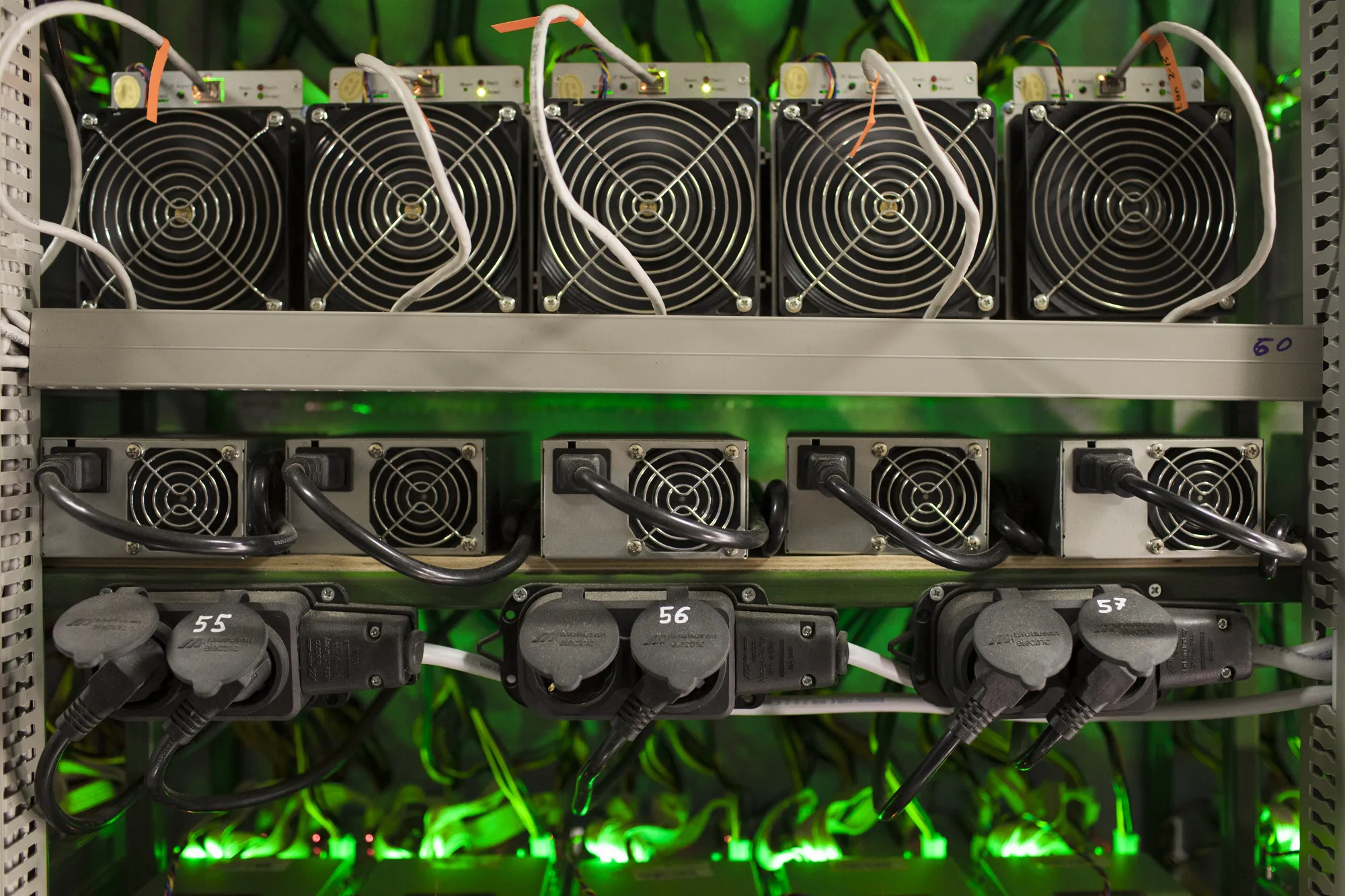 ビットコインが突然値下がり、特に理由なし - Bloomberg