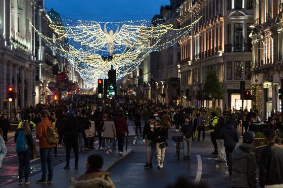 London Begins Emergency Lockdown as U.K. Fights New Virus Strain