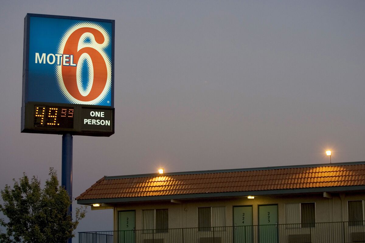 Motel 6 Just Left the Light on for ICE - Bloomberg