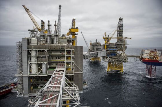 Norway’s Oil Fields to Run on Green Power as They Export Carbon