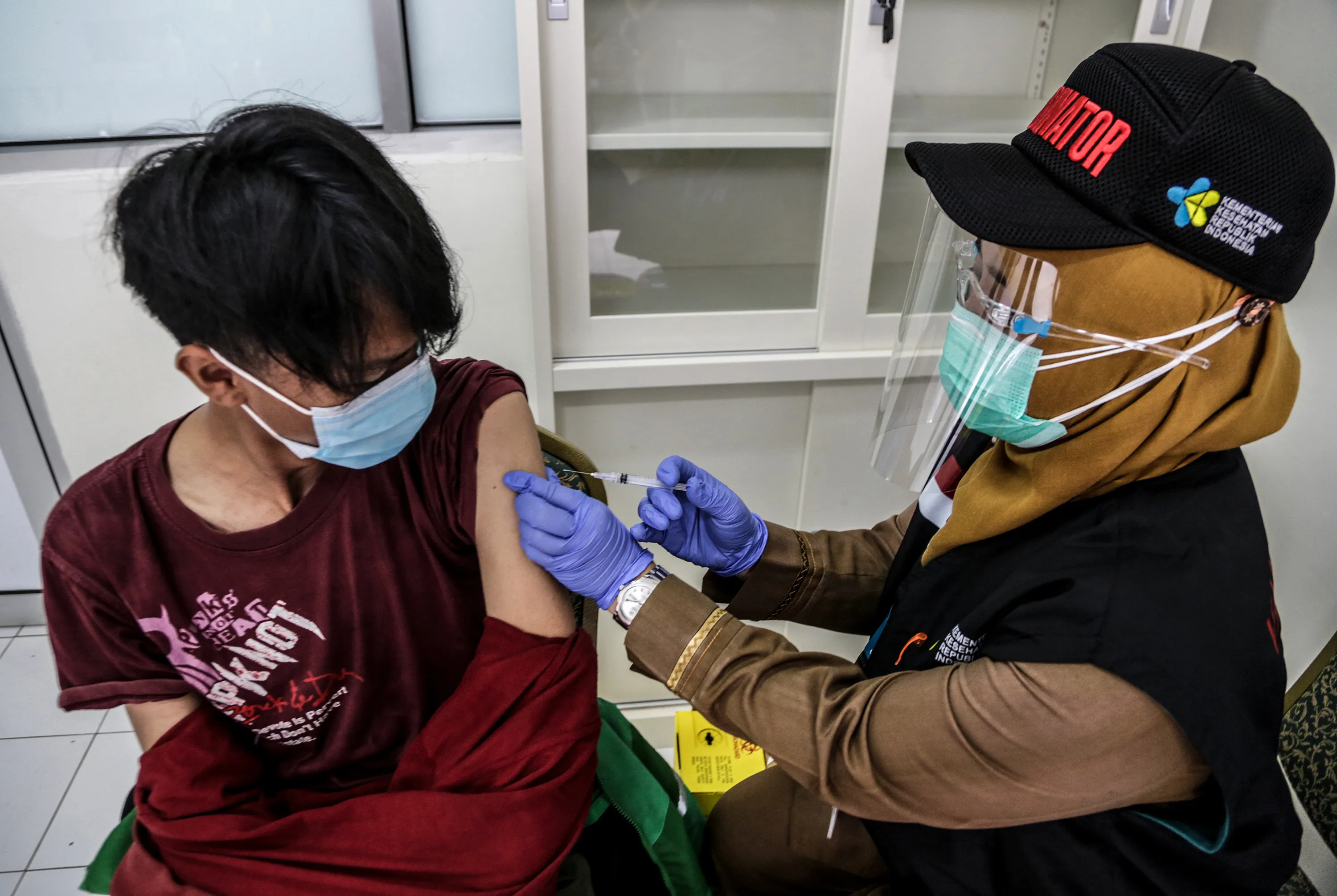 Volunteers take part in a Covid-19 vaccination drill in Bogor on Nov. 18.&nbsp;