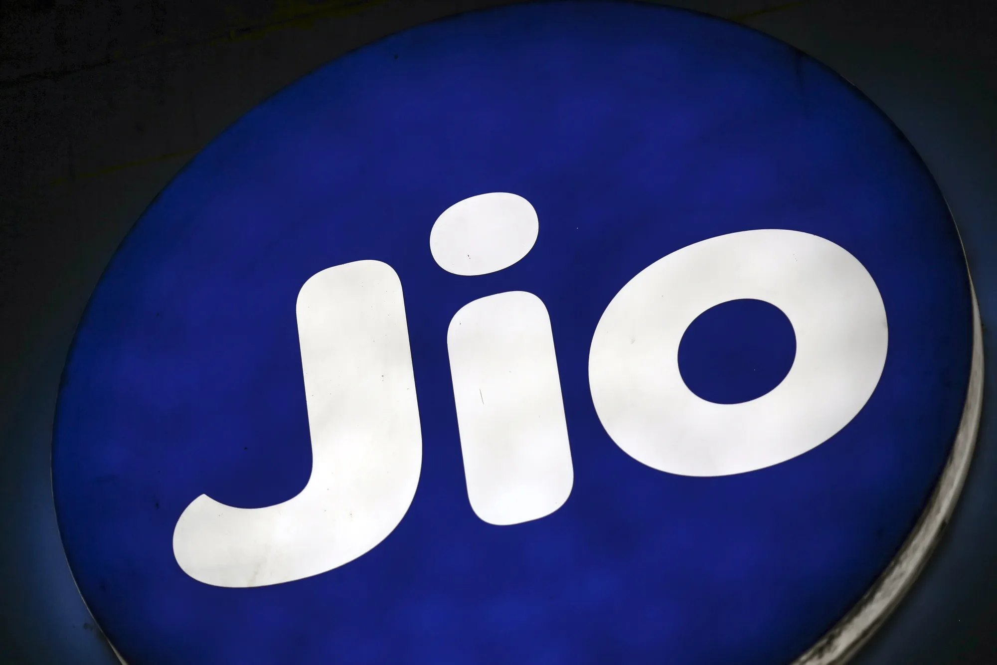 Telecom And Retail Gains Give Boost to Reliance Industries