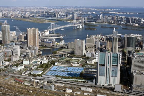 Just Days Before Olympics, Tokyo’s Outdoor Swimming Venue Stinks