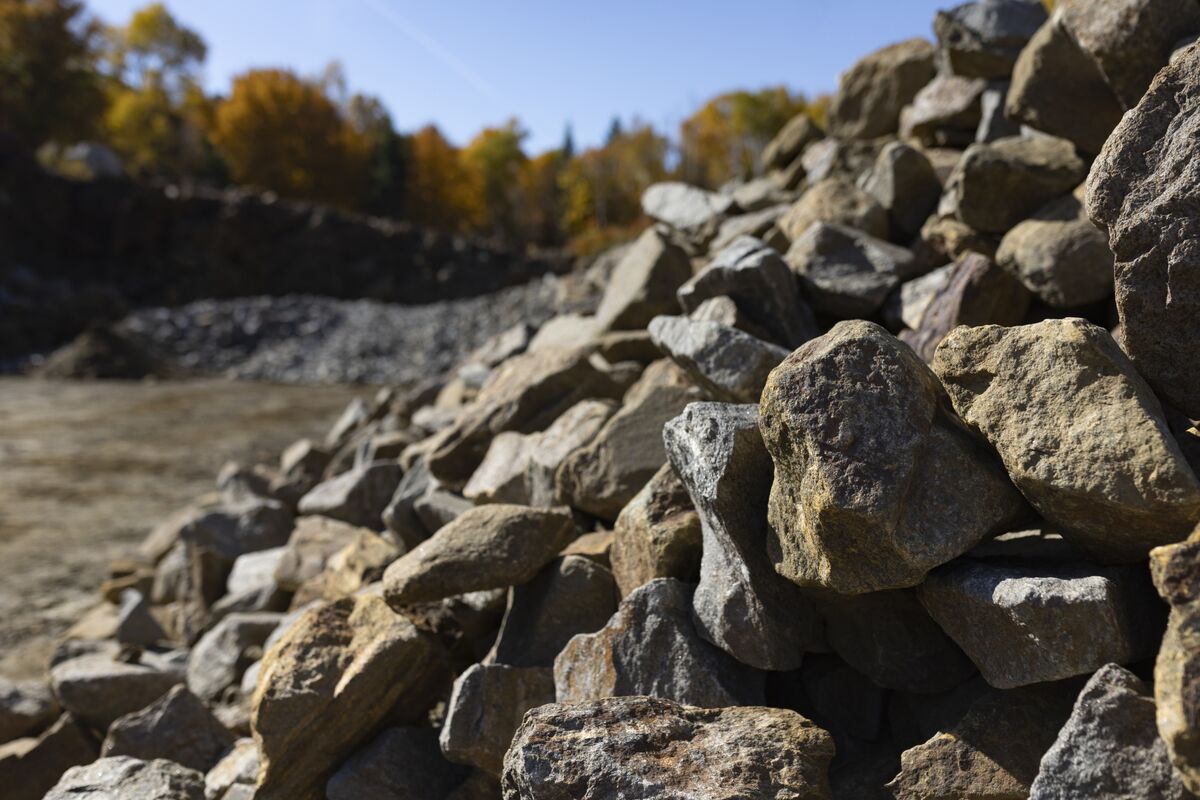 Battery Makers Hunt for Graphite Before China Controls Kick In