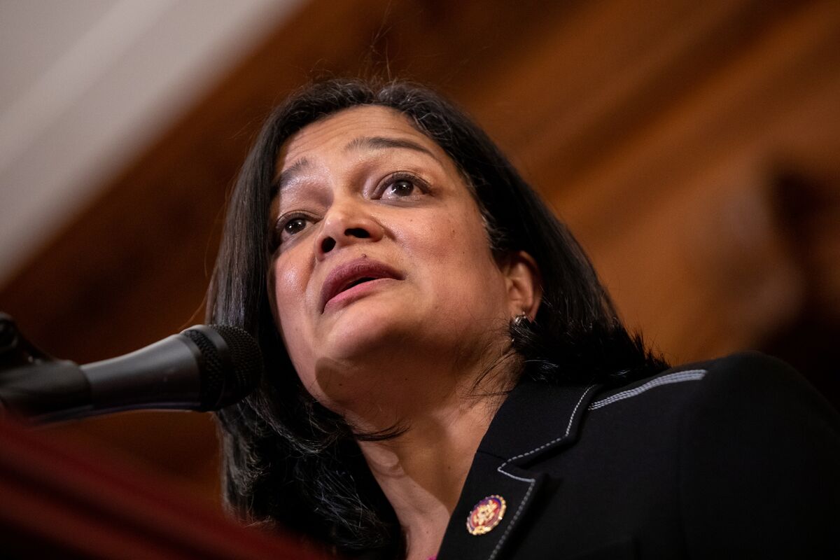 Progressives Defy Pelosi, Vow to Vote No on Infrastructure Bill thumbnail