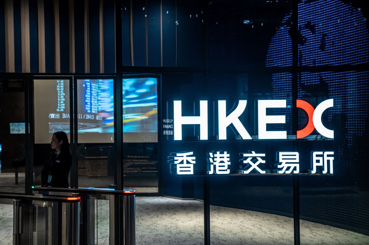 Asian Stocks Set to Fall as Traders Pare Back Risk: Markets Wrap