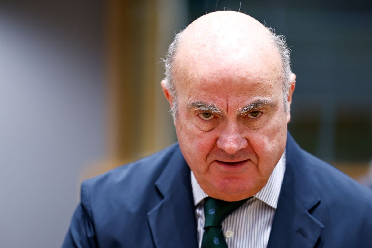 Guindos Rules Out Return to Politics After ECB Term Ends: Pais
