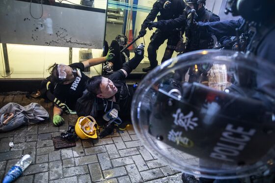 Hong Kong Watchdog Defends Police Actions, Chides Protesters