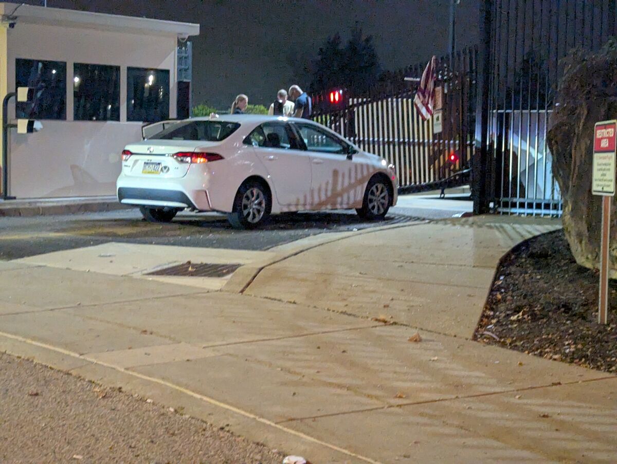 FBI Seeks Suspect After Car Rams Into Pittsburgh Field Office