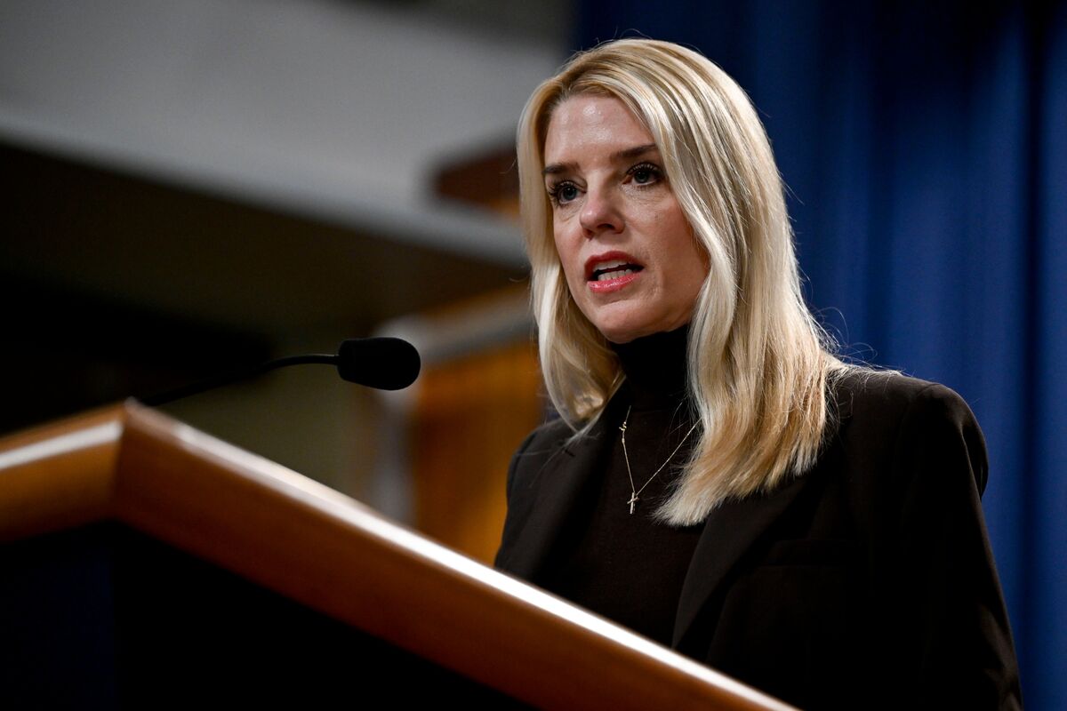 Bondi Blames Venezuela Deportation Fight on Judge’s ‘Contradictory’ Orders