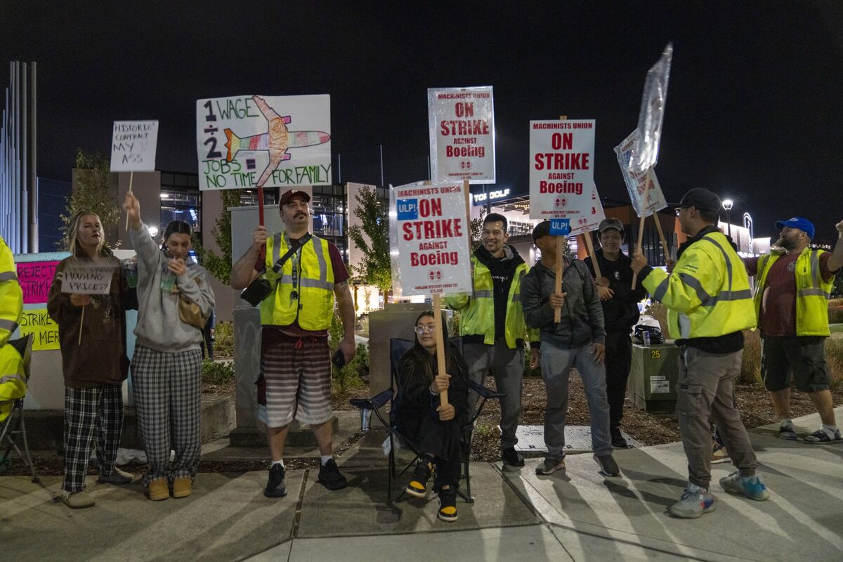 Boeing Factory Union Workers Reject Contract, Setting Stage For Strike ...