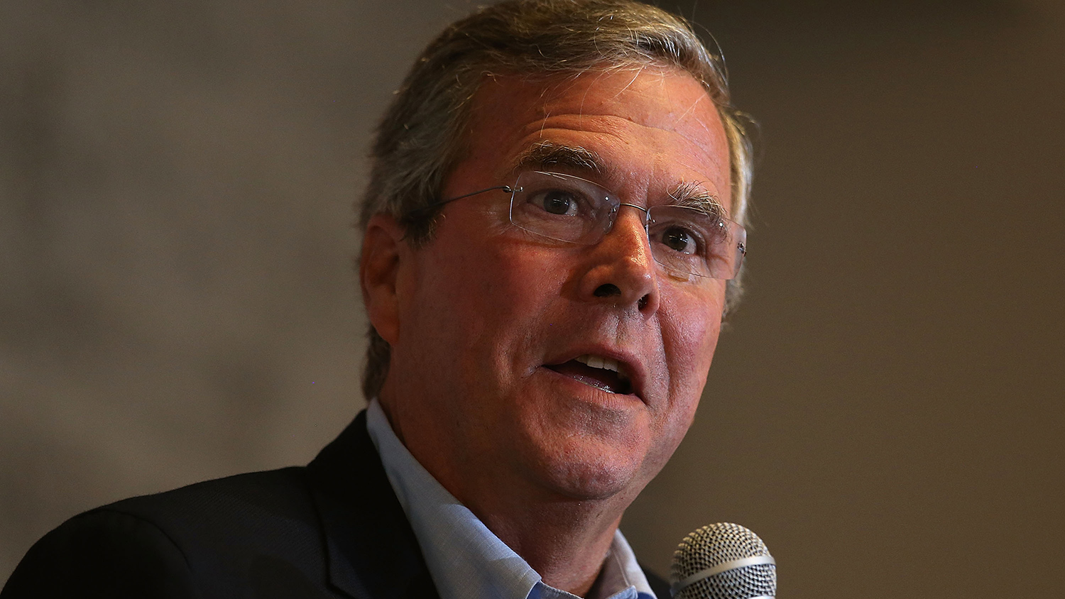 Republican presidential candidate and former Florida governor Jeb Bush speaks to workers at Thumbtack on July 16, 2015 in San Francisco, California.
