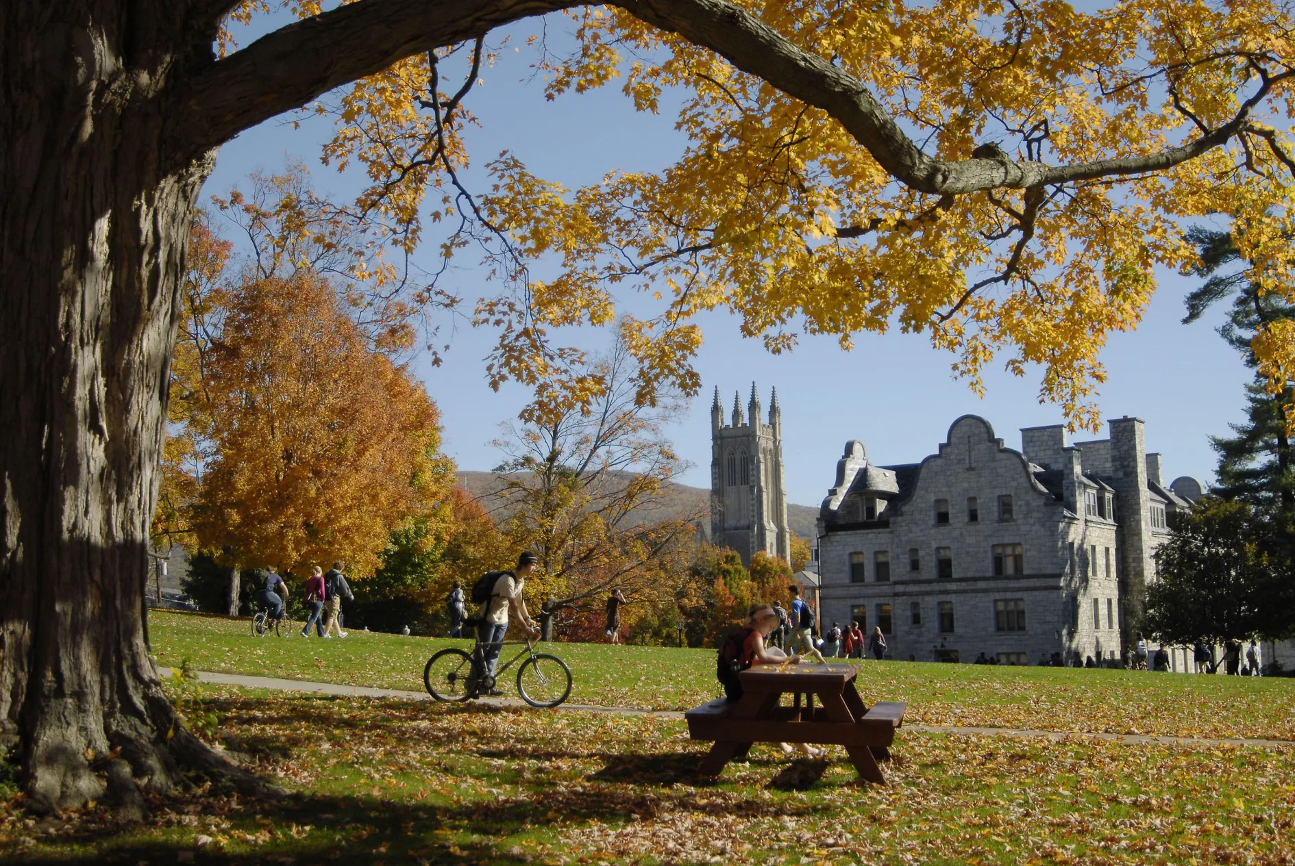 Students pass time between classes on the campus of Williams College in Williamstown, Massachusetts, U.S., on Monday, October 22, 2007.&nbsp;