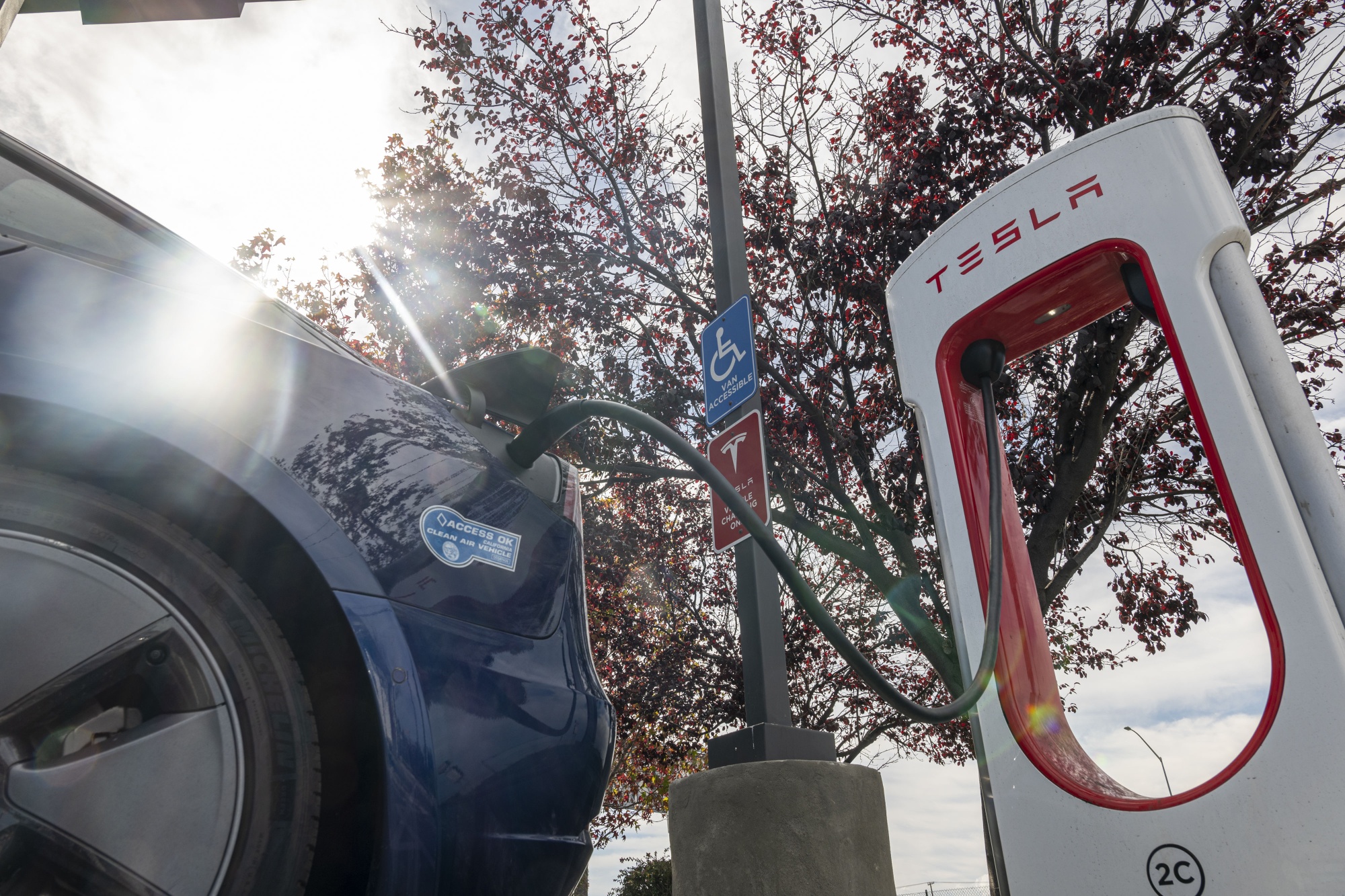 A vehicle at a Tesla Supercharger station in El Cerrito, California, U.S., on Wednesday, Sept. 29, 2021.&nbsp;